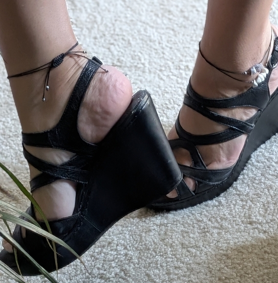 Born Black Wedge Sandals - Picture 2 of 16